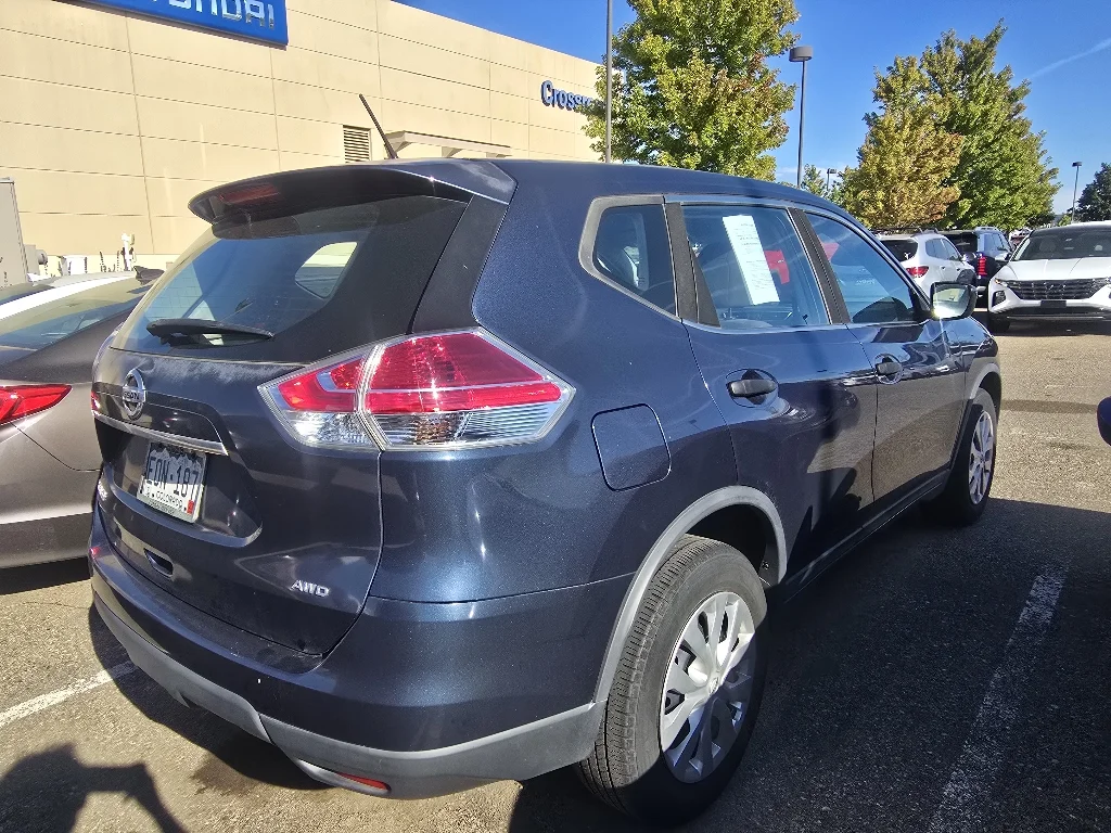 Used 2016 Arctic Blue Metallic Nissan SV image 14
