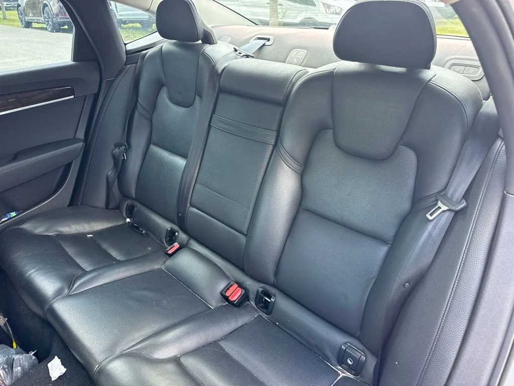 Used 2018 Silver Volvo T5 Momentum image 11