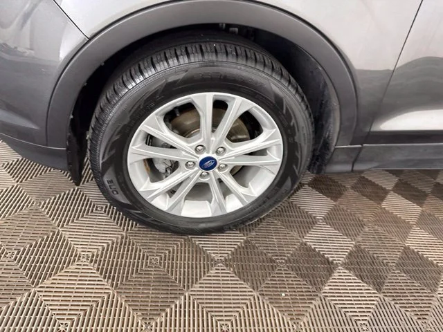 Used 2019 Gray Ford SEL image 32