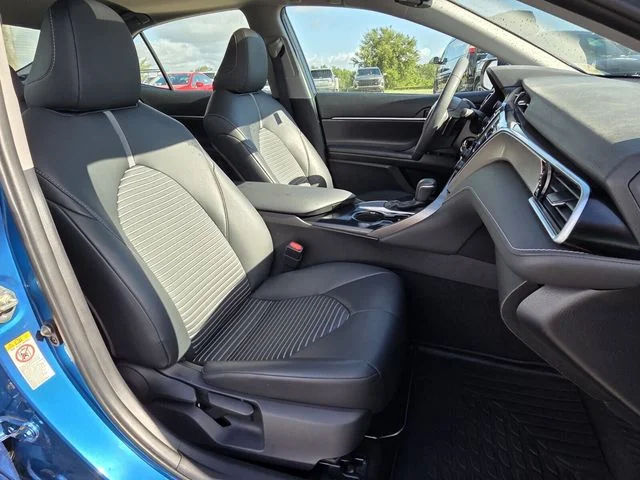 Used 2018 Blue Toyota SE image 15