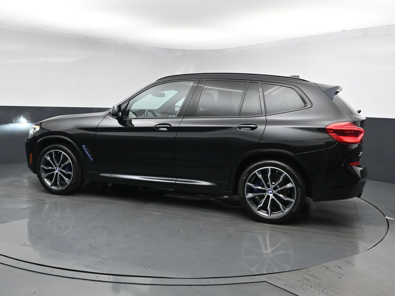 Used 2021 Black BMW xDrive30i image 4
