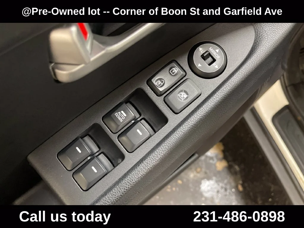 Used 2016 White Kia LX image 15