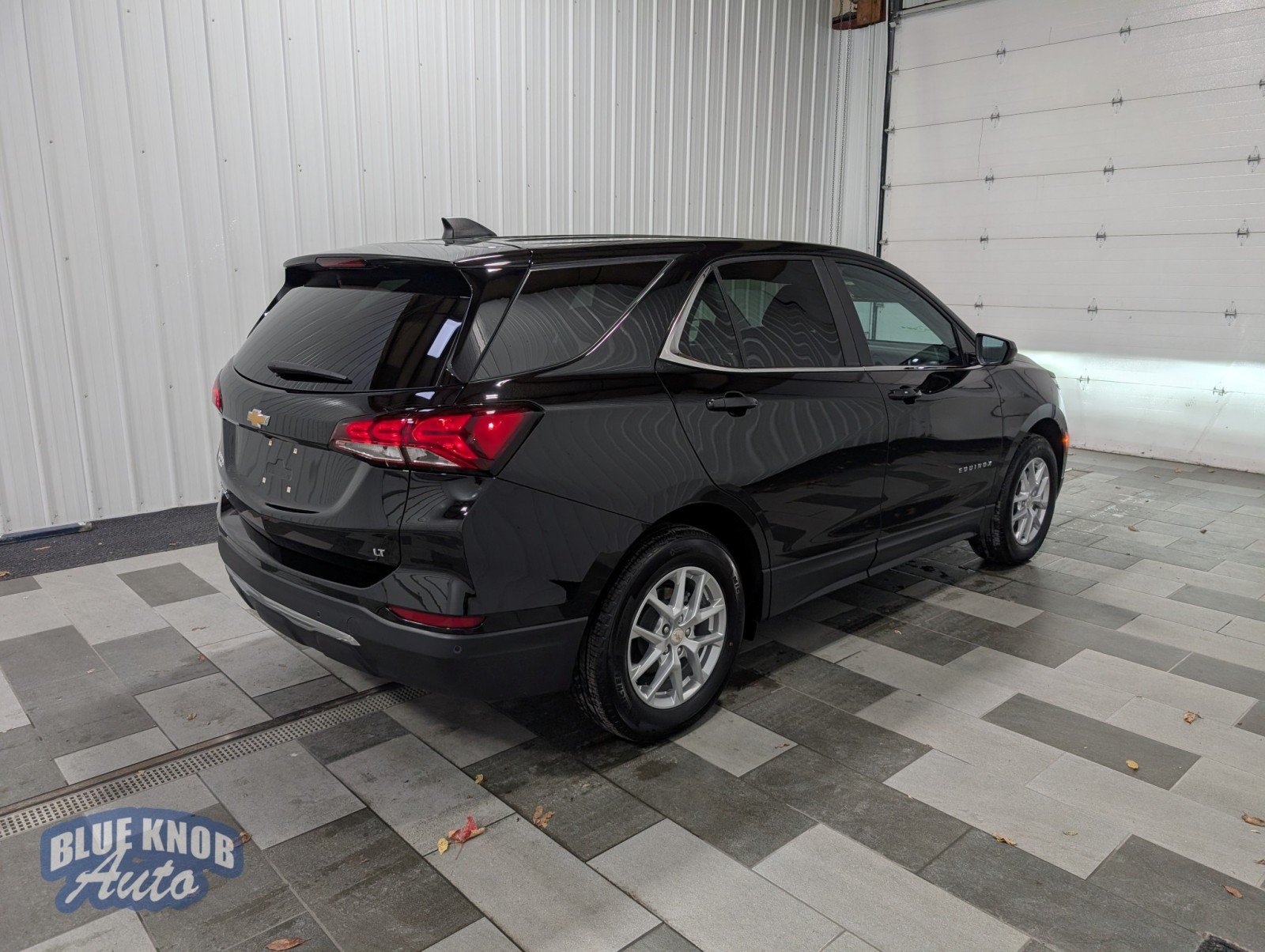 2024 Chevrolet Equinox LT photo 2