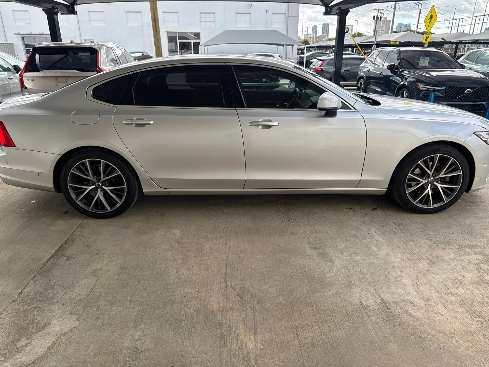 Used 2018 Silver Volvo T5 Momentum image 4