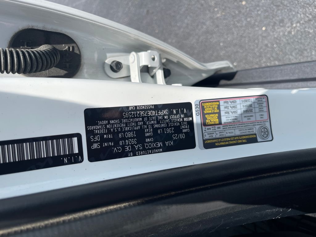 Used 2025 White Kia LX image 23