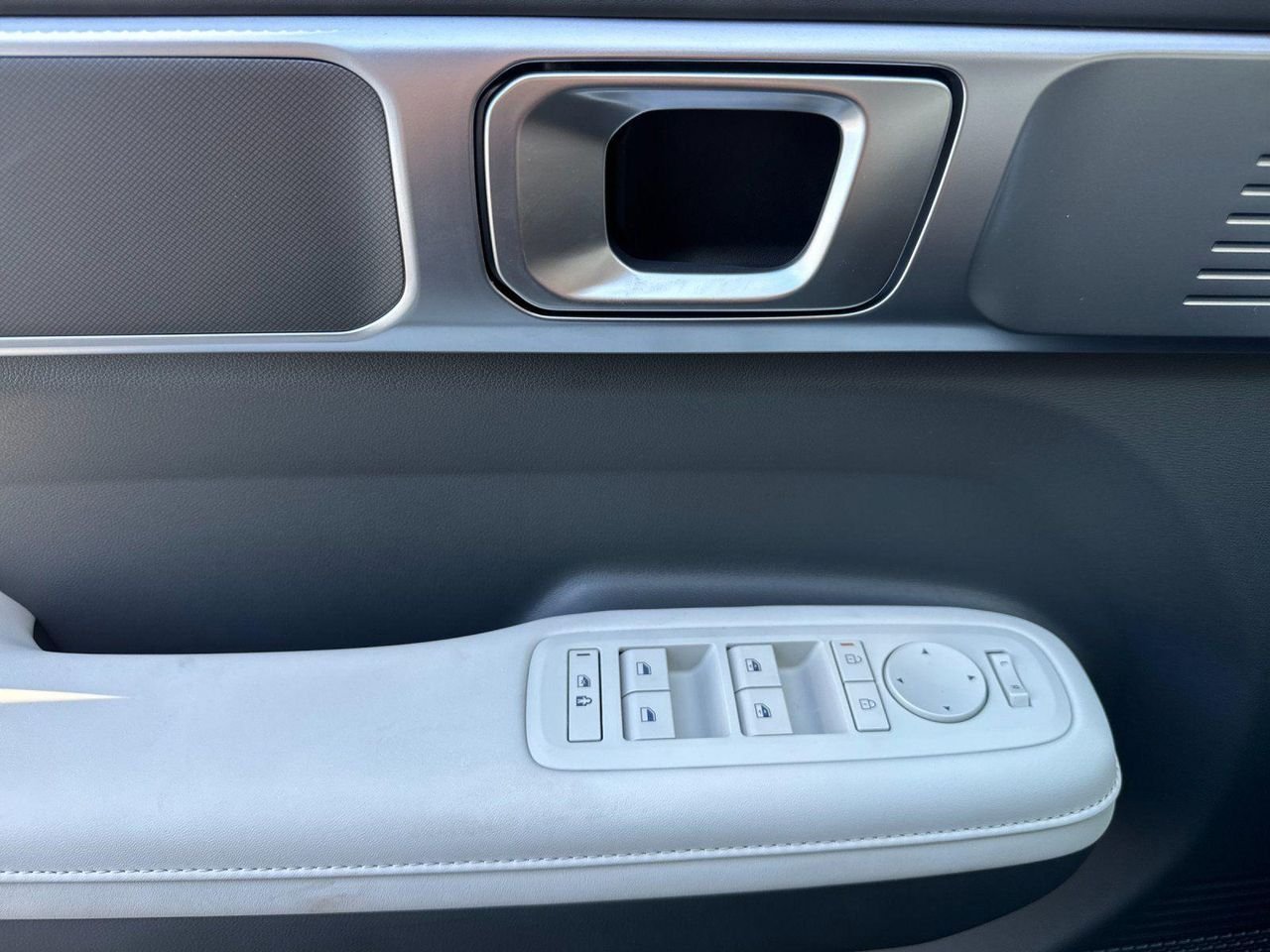 New 2026 White Hyundai SEL image 10