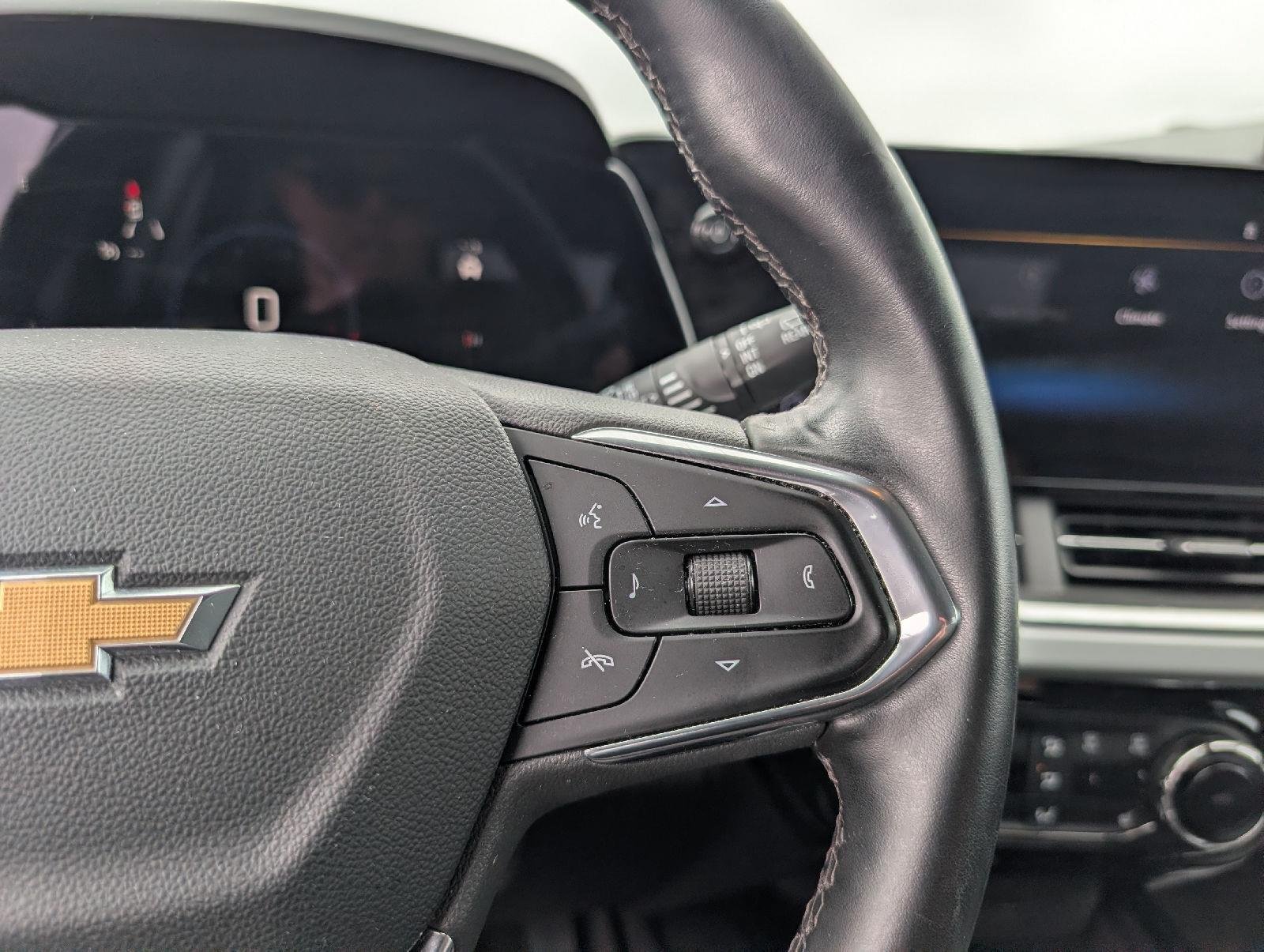 Used 2025 Mosaic Black Metallic Chevrolet LT image 13