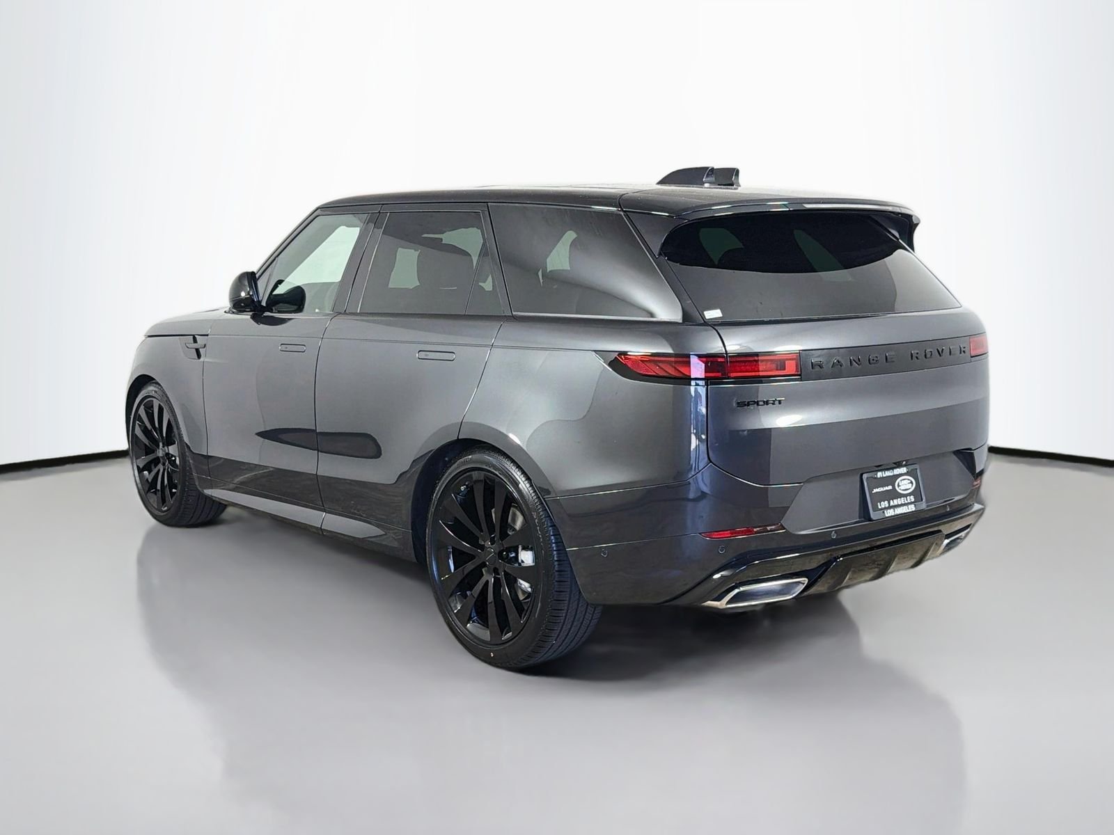 New 2026 Carpathian Grey Land Rover Dynamic SE image 3