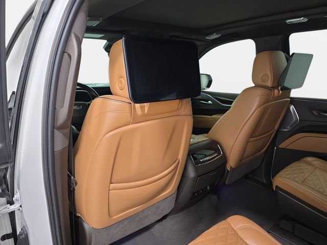 Used 2021 White Cadillac Sport image 12