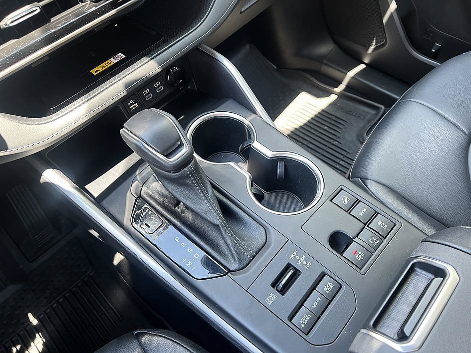 Used 2023 Pearl Toyota XLE image 17