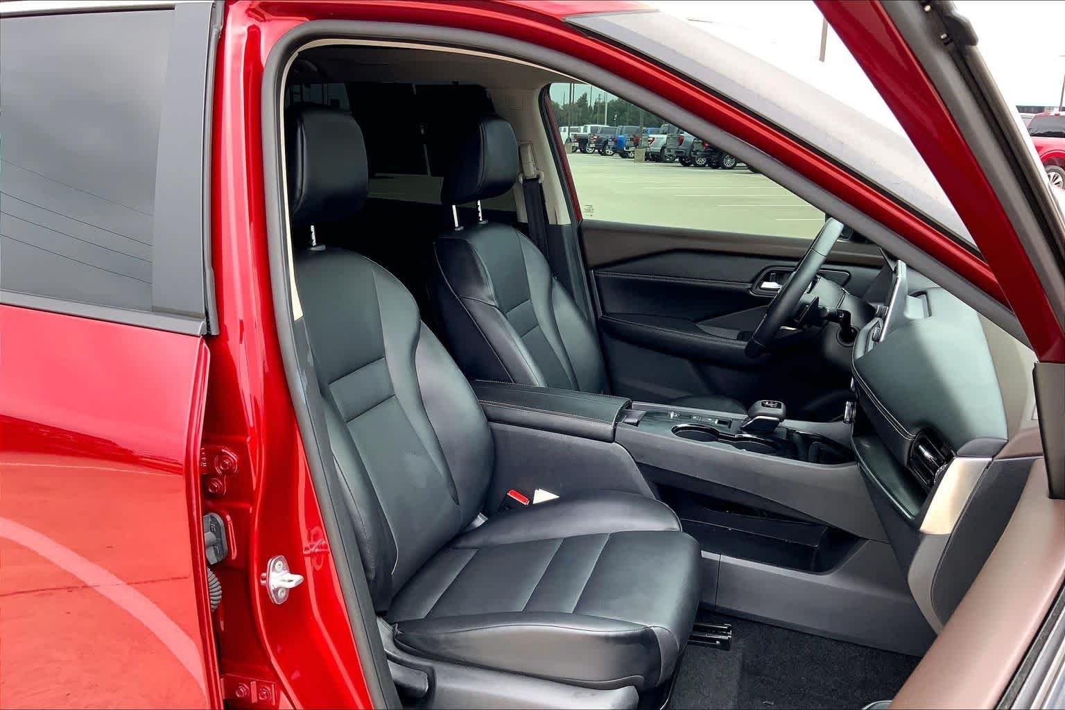 Used 2022 Scarlet Ember Tintcoat Nissan SV image 9