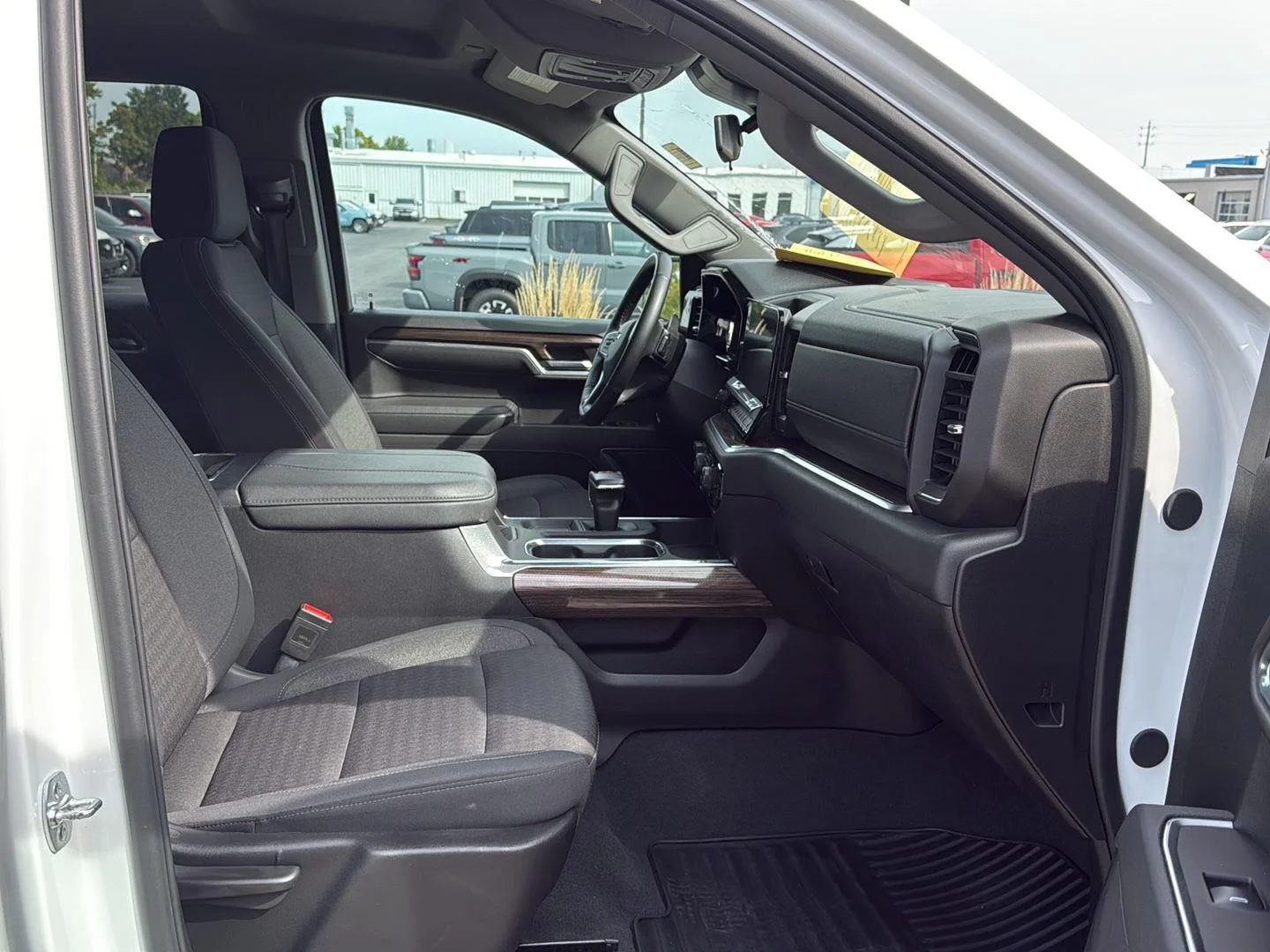 Used 2025 Summit White Chevrolet RST image 12