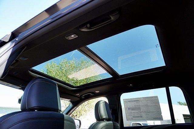 New 2026 Baltic Gray Metallic Clear-Coat Exterior Paint Jeep Limited image 20