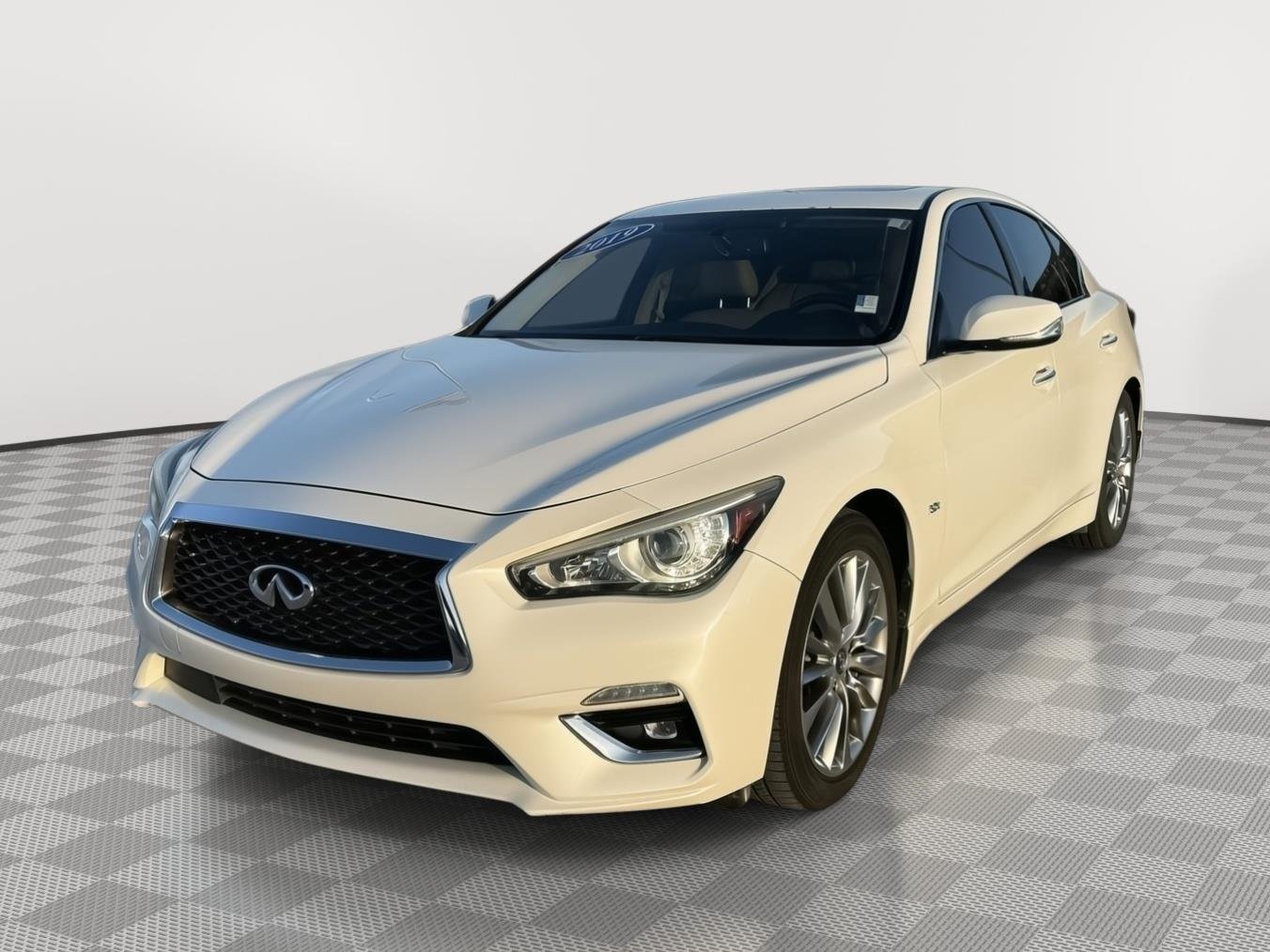 Used 2019 Majestic White INFINITI 3.0t LUXE image 3