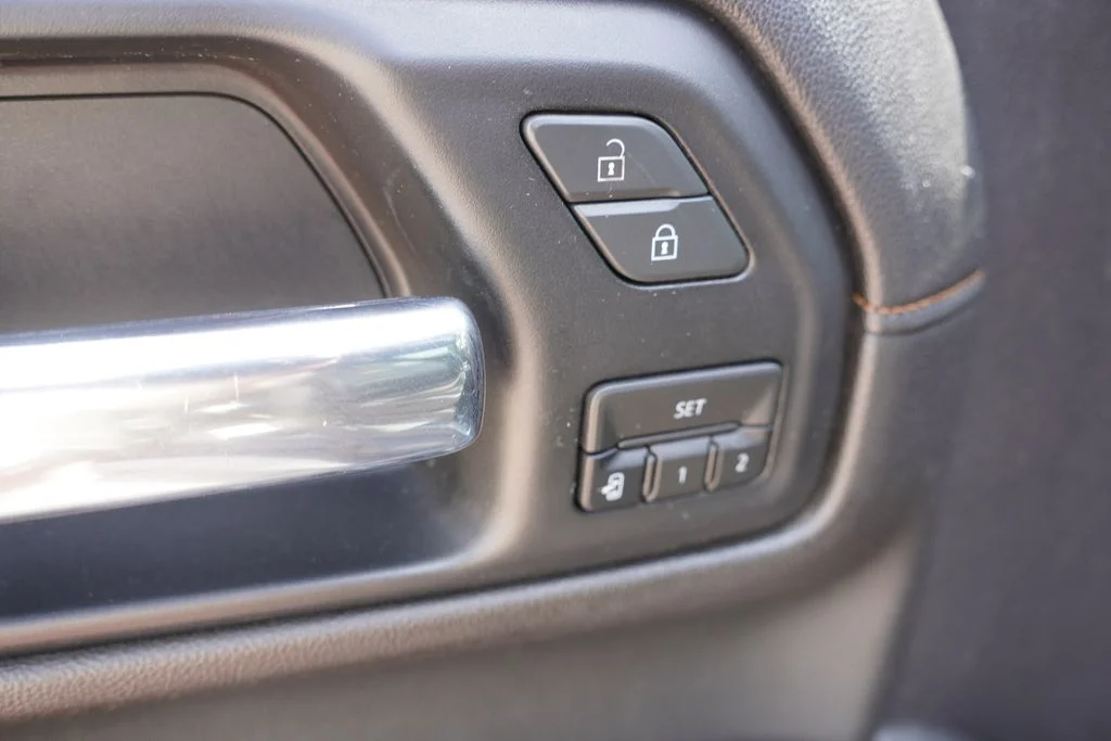 Used 2020 Onyx Black GMC AT4 image 25