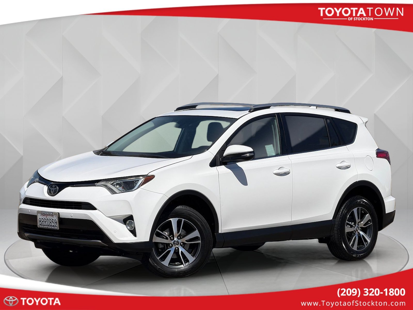 Used 2017 Super White Toyota XLE image 1