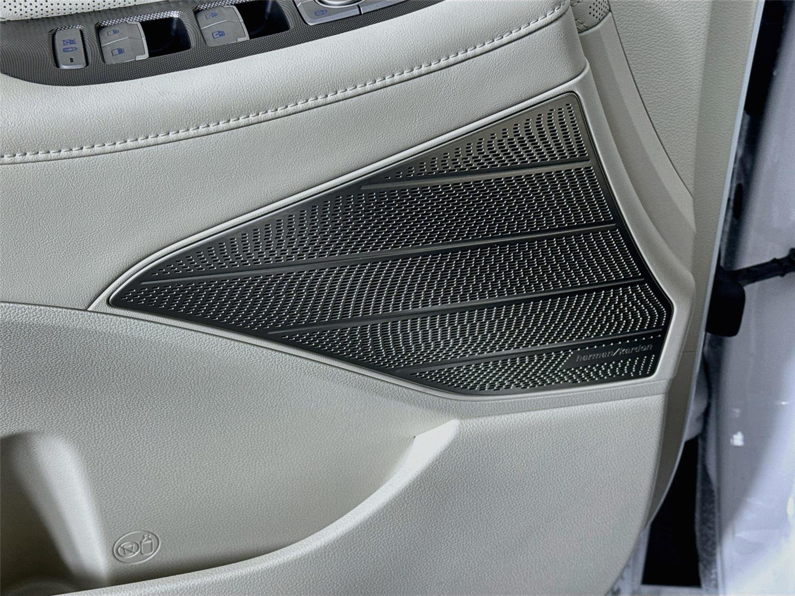 Used 2021 Hyper White Hyundai Calligraphy image 21