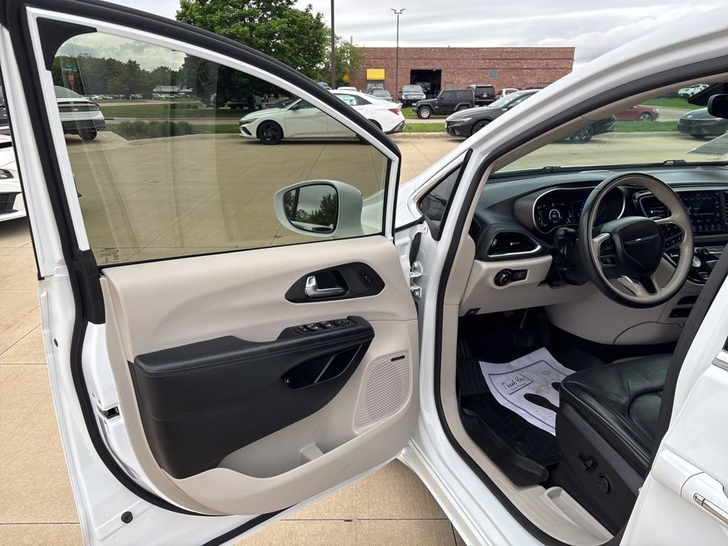 2020 Chrysler Pacifica Hybrid Limited - Photo 15