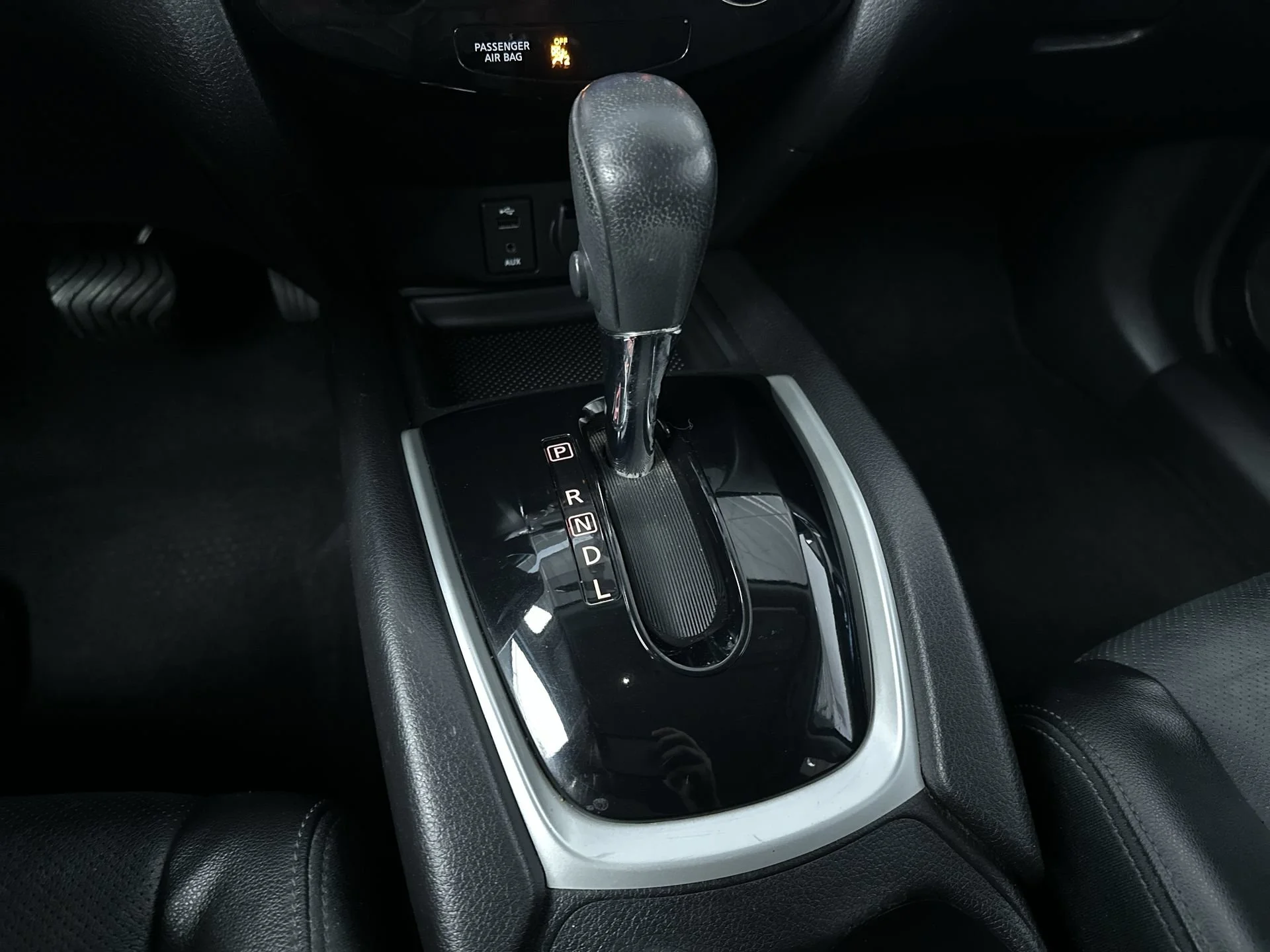 Used 2016 Magnetic Black Nissan SL image 22