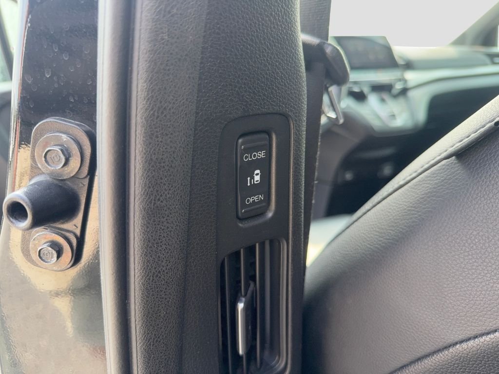 Used 2022  Honda EX-L image 22