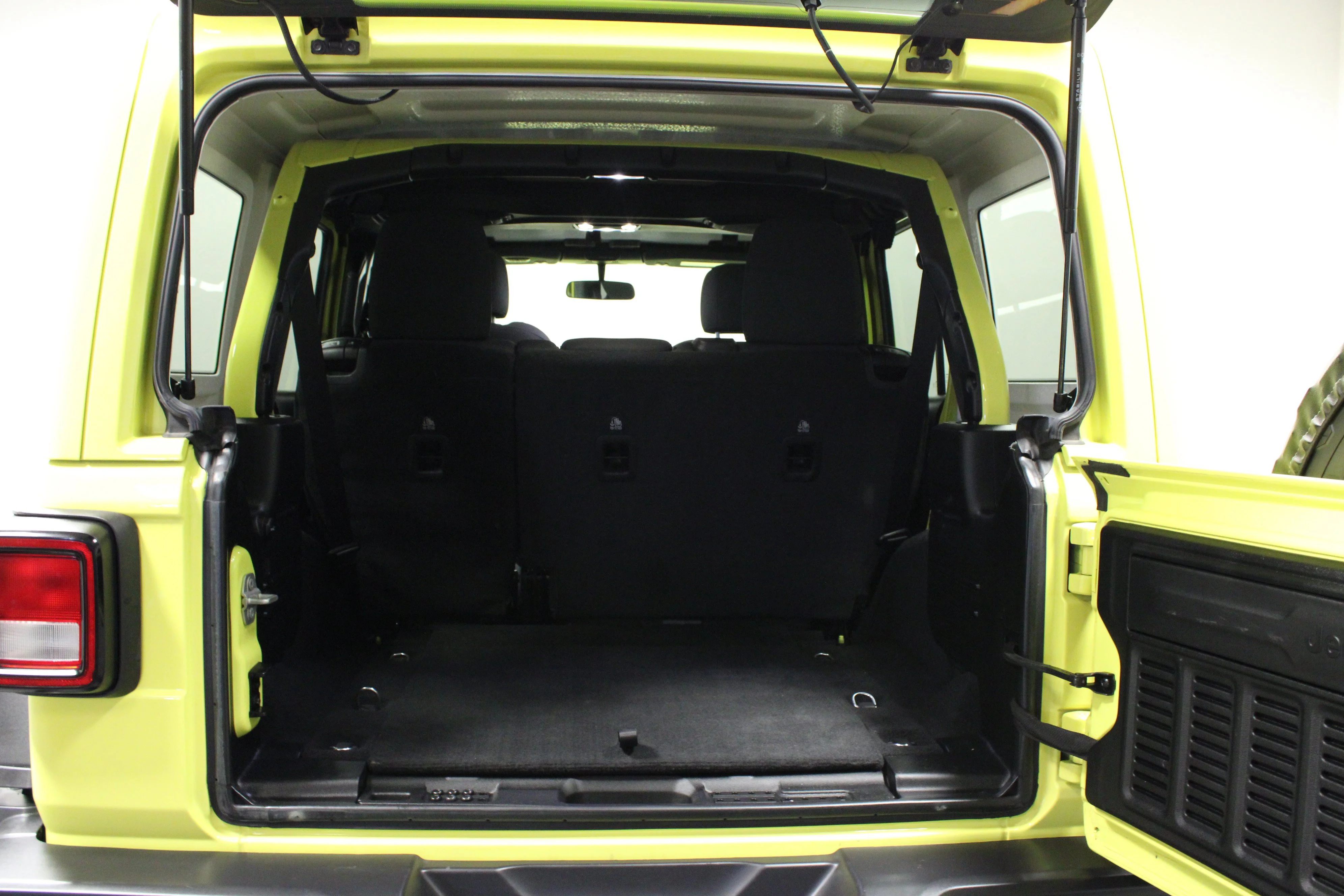 Used 2023 High Velocity Clearcoat Jeep High Tide image 14