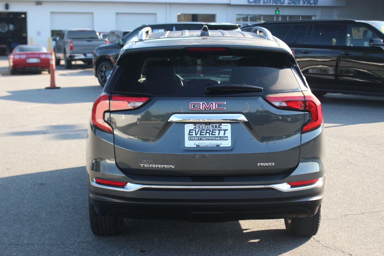 Used 2021 GRAPHITE GRAY METALLIC GMC SLT image 6