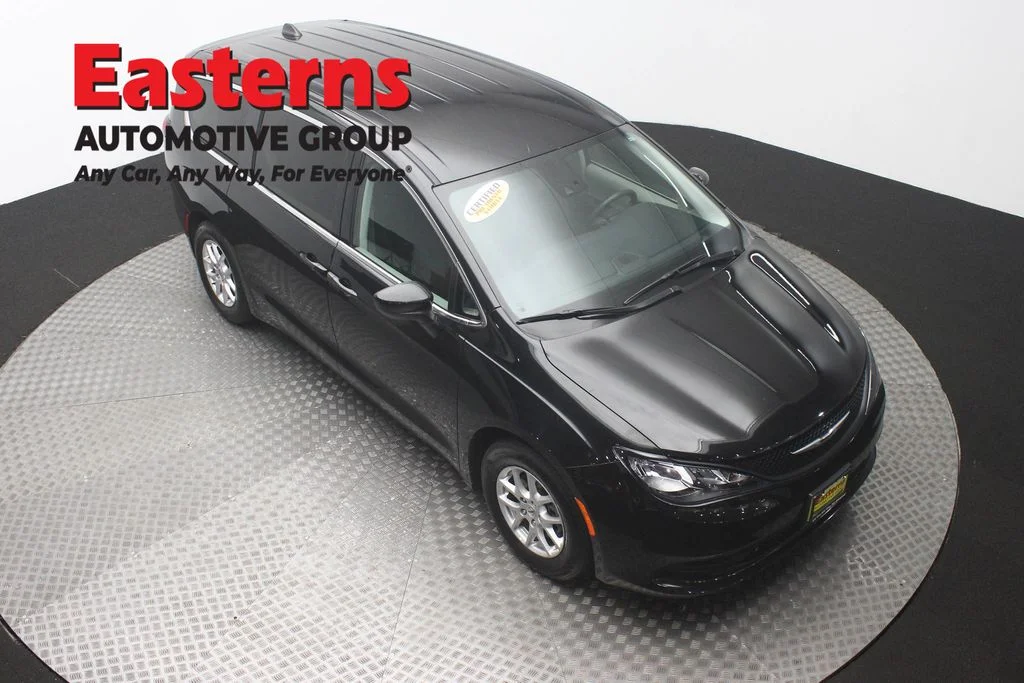 Used 2024 Black Chrysler LX image 3