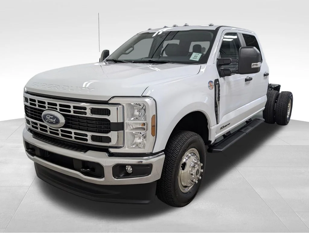New 2026 Oxford White Ford F-350® XL image 21