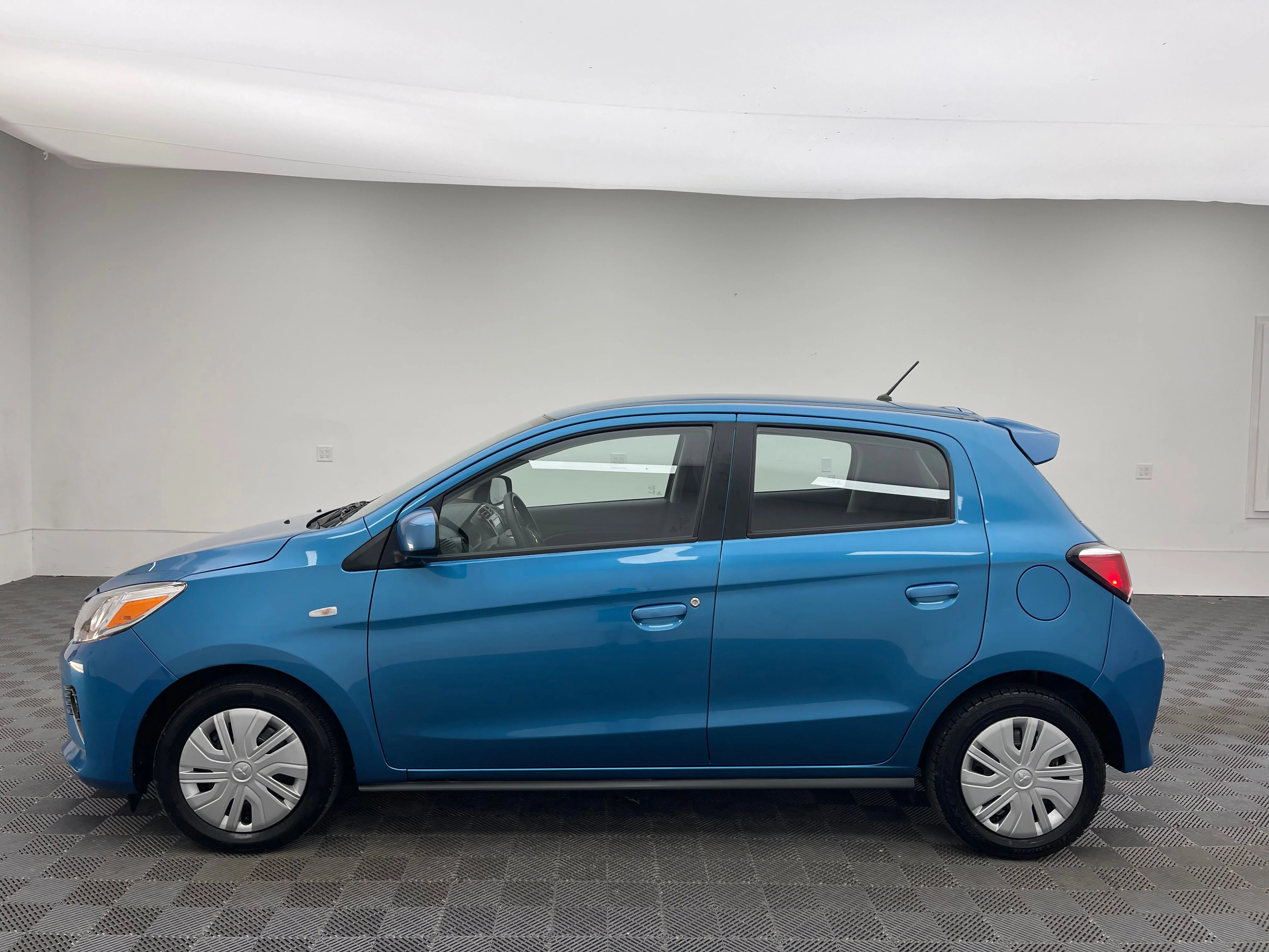 Used 2024 Blue Mitsubishi ES image 10