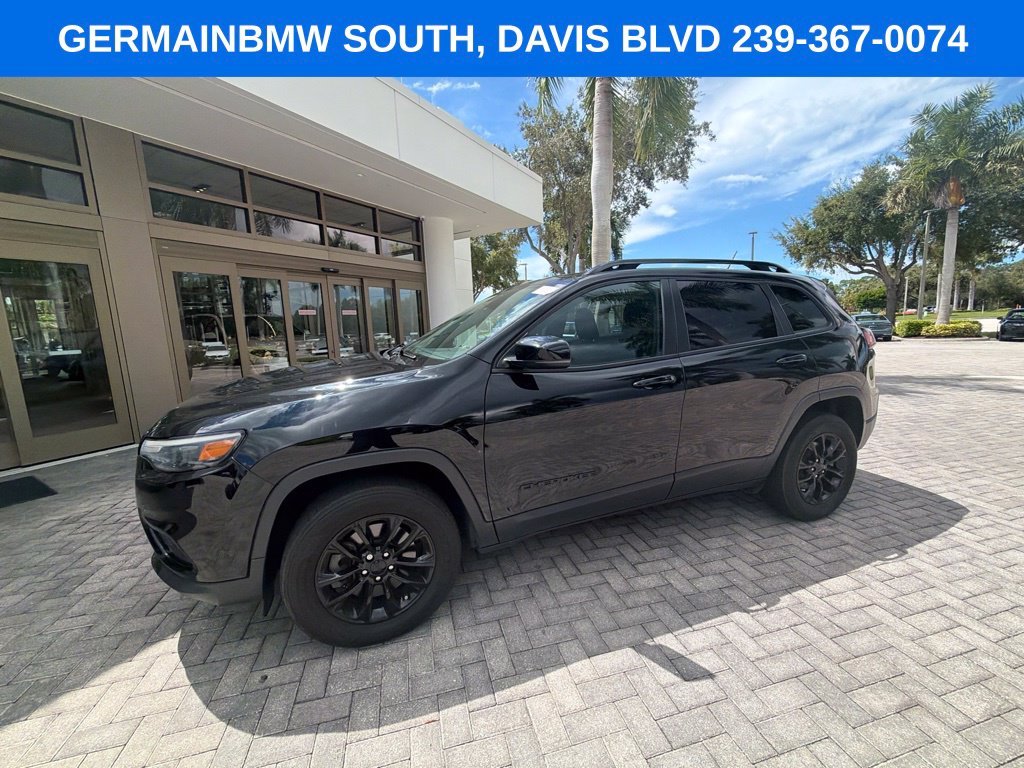 Used 2023 Diamond Black Jeep Altitude image 3