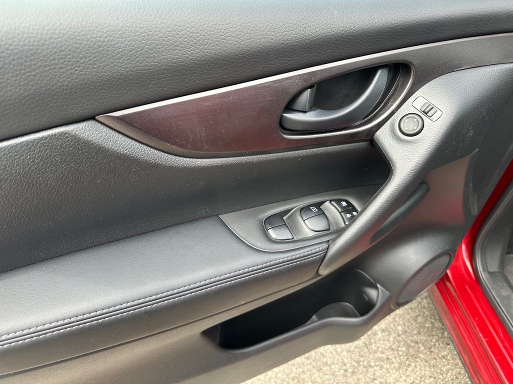 Used 2020 Red Nissan S image 14