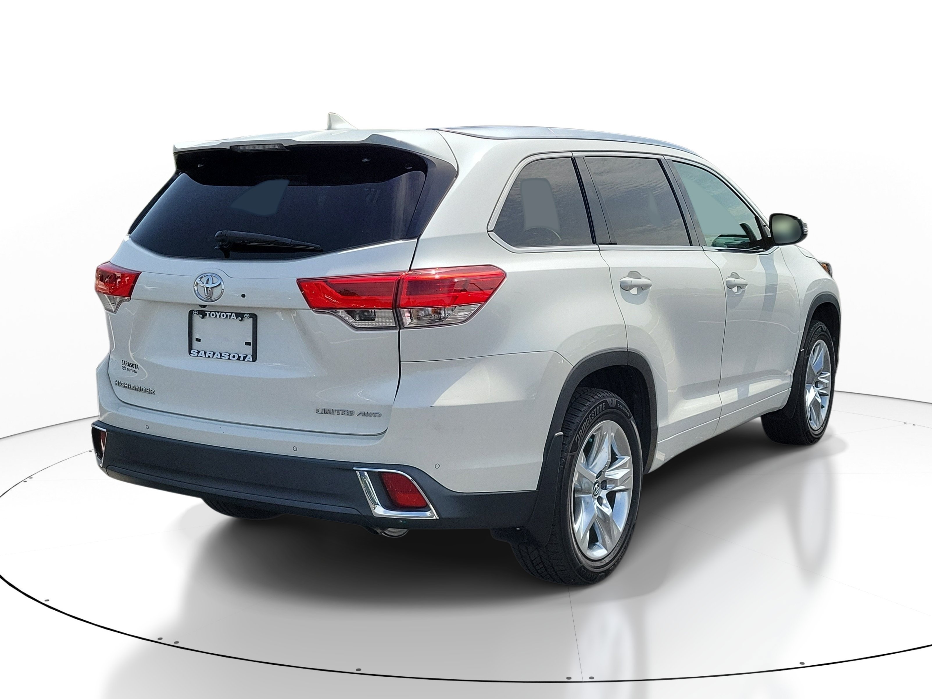 Used 2018 Blizzard Pearl Toyota Limited image 5