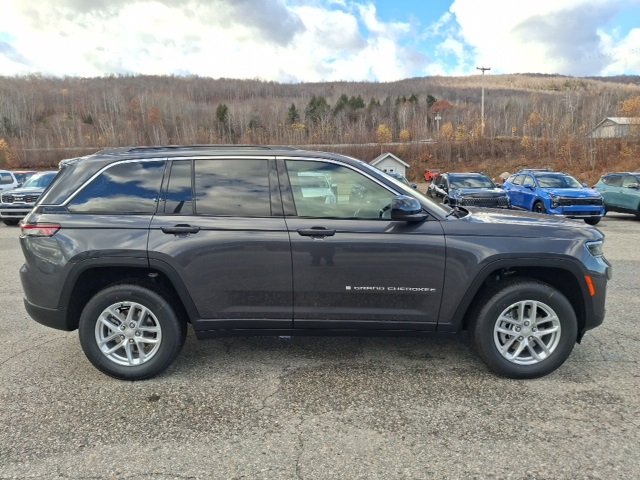 2025 Jeep Grand Cherokee Laredo X photo 2