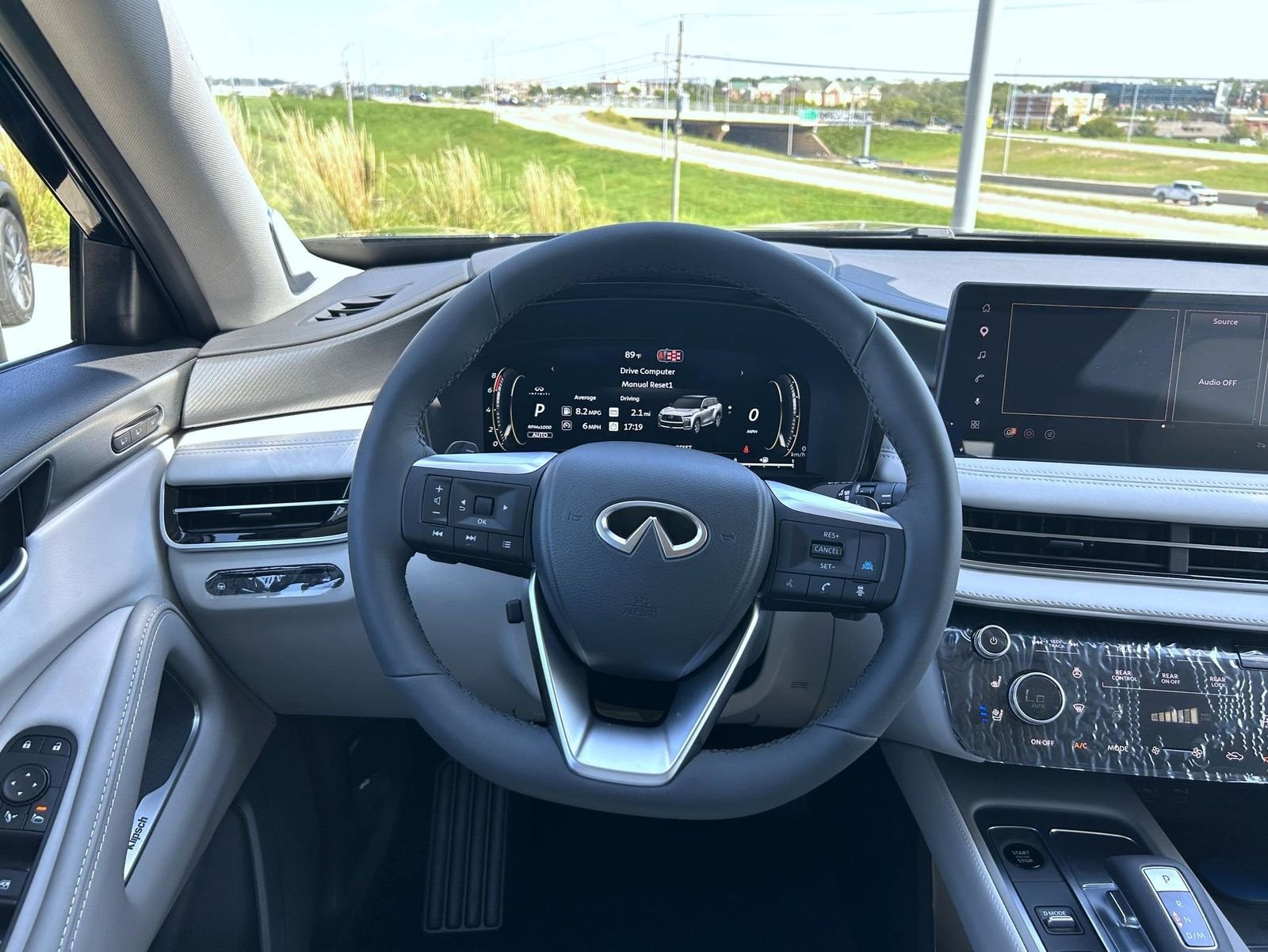 New 2027 MINERAL BLACK INFINITI Luxe AWD image 11