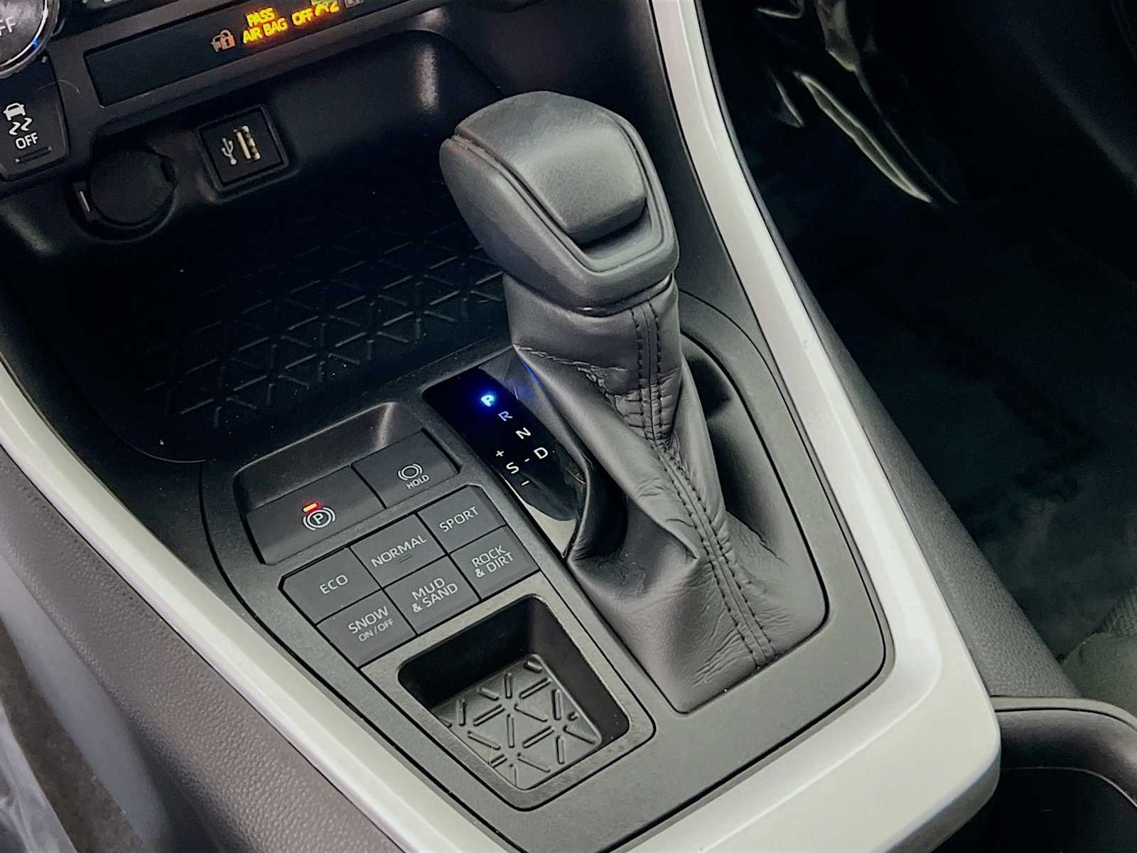 Used 2025 Midnight Black Metallic Toyota XLE image 16