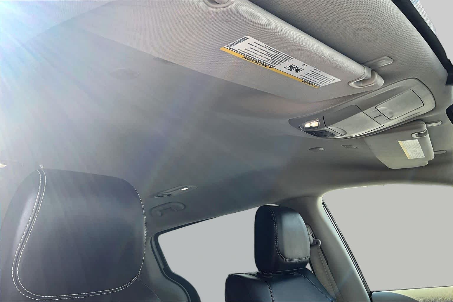 Used 2024 Bright White Clearcoat Chrysler Hybrid Select image 14