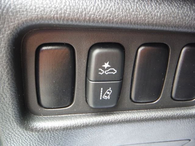 Used 2023  Mitsubishi  image 12