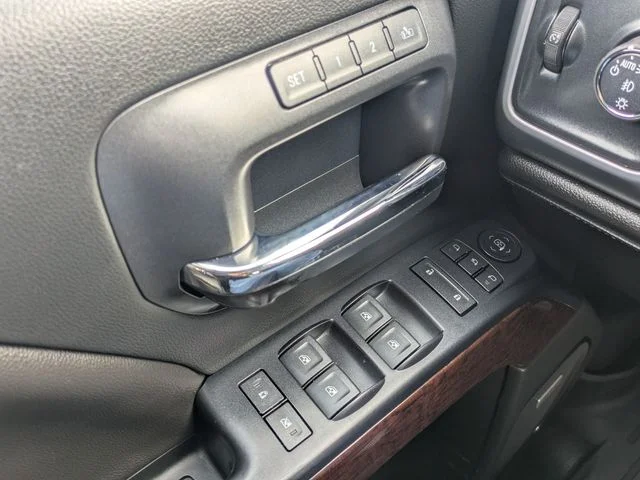 Used 2018 Quartz GMC SLT image 23