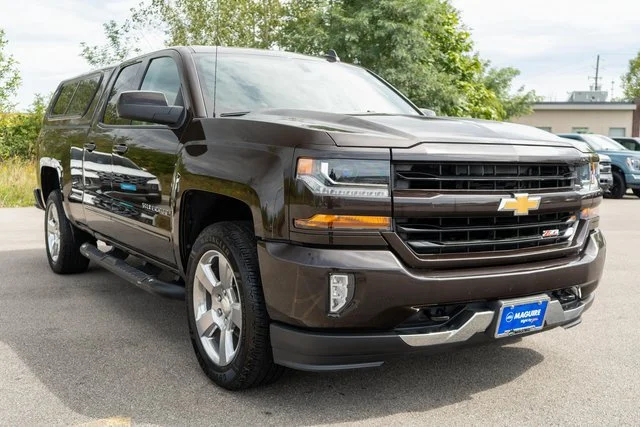 Used 2018 HAVANA METALLIC Chevrolet LT image 4