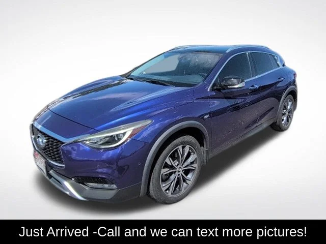 2017 INFINITI QX30 Premium