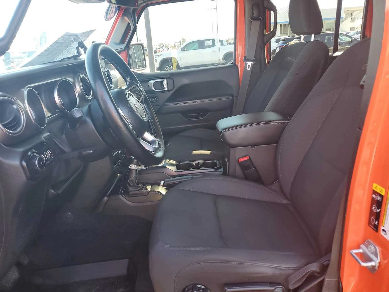 Used 2020  Jeep Sahara image 14