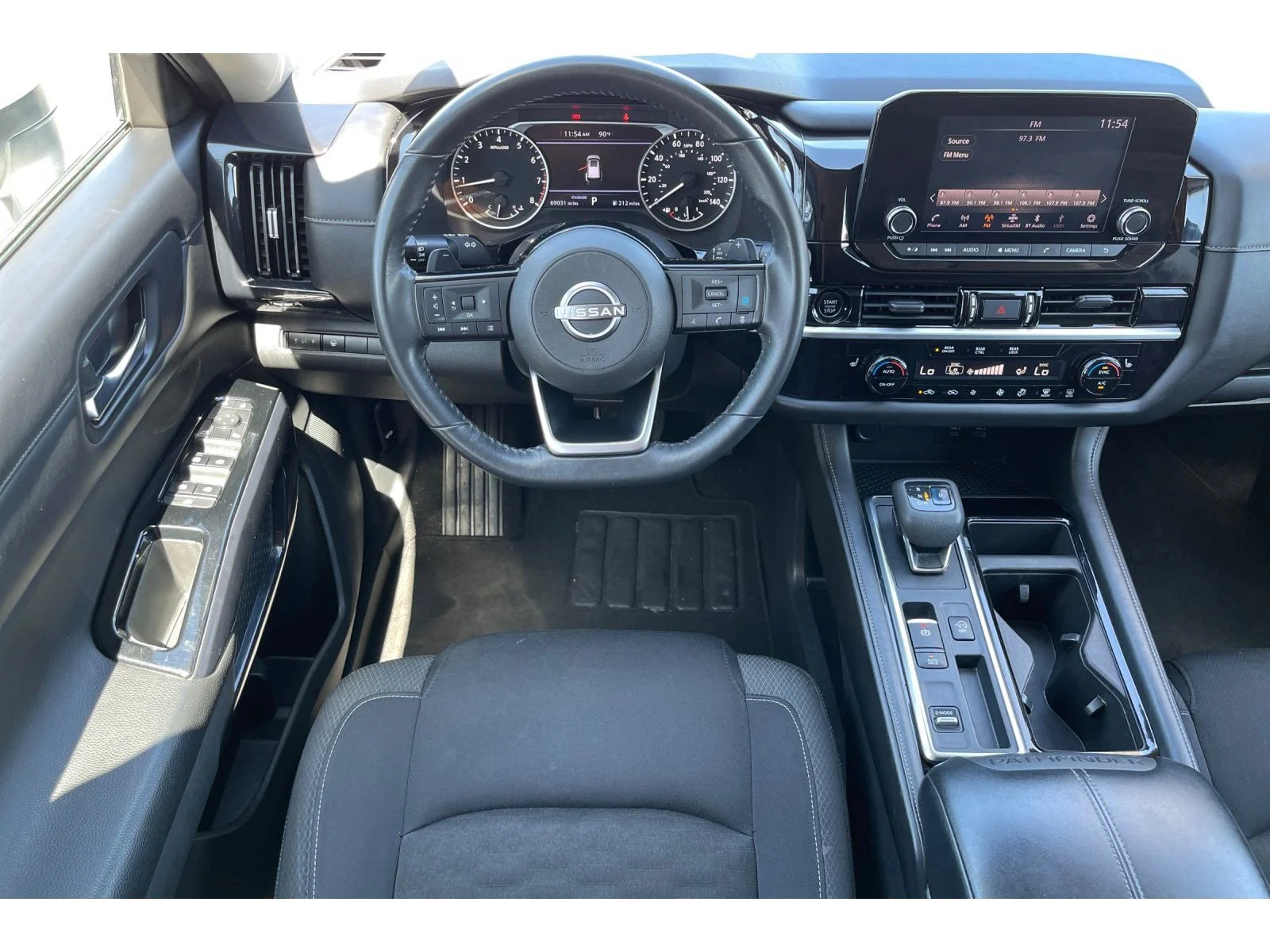 Used 2022 Pearl White Tricoat Nissan SV image 17