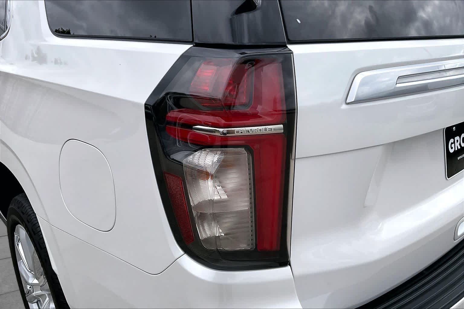 Used 2021 Iridescent Pearl Tricoat Chevrolet High Country image 28