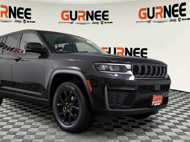 New 2026 Diamond Black Crystal Pearlcoat Jeep Altitude image 24