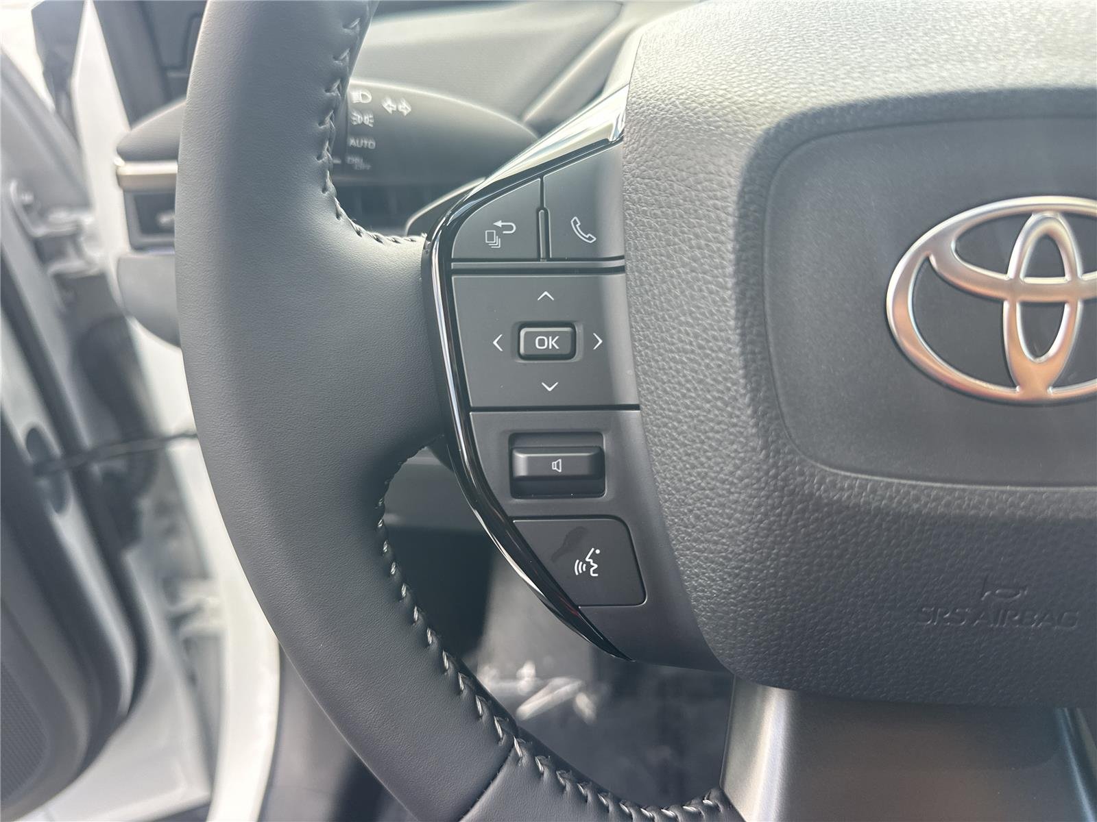 Used 2026 Wind Chill Pearl TOYOTA  image 12