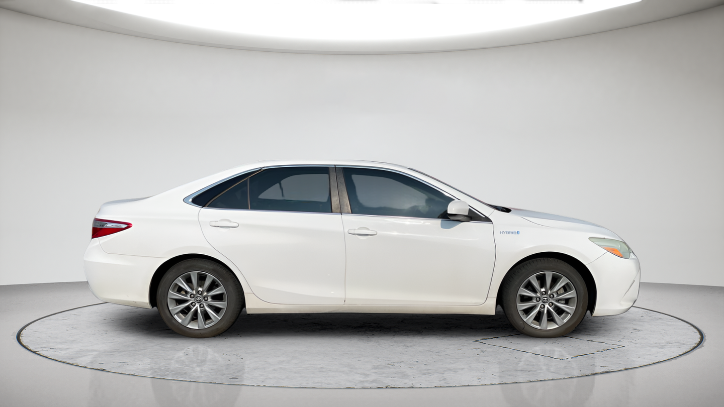 Used 2016 White Toyota XLE image 2