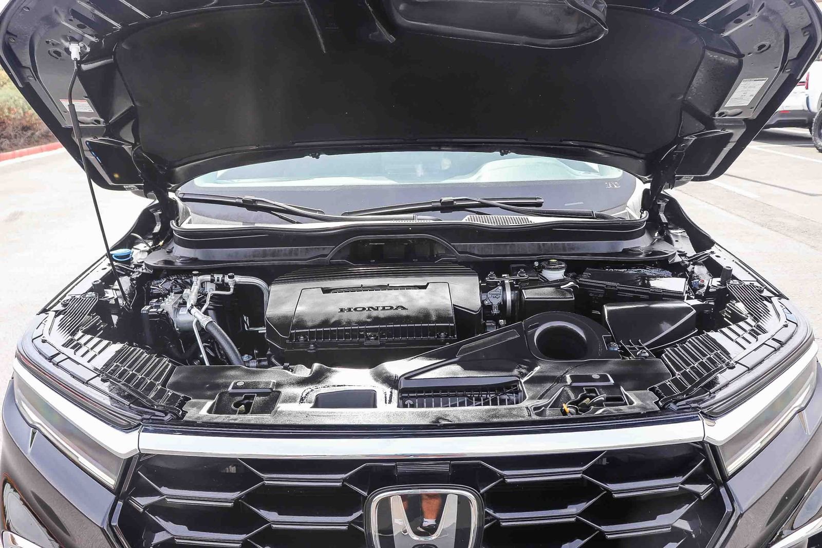 Used 2025 Crystal Black Pearl Honda Touring image 34