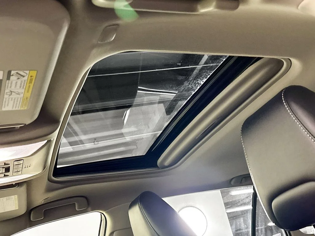 Used 2023  Toyota XLE Premium image 18
