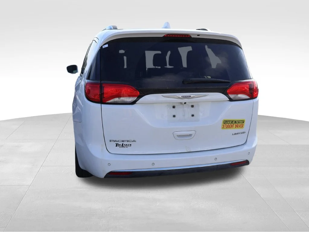 Used 2020 White Chrysler Limited image 17