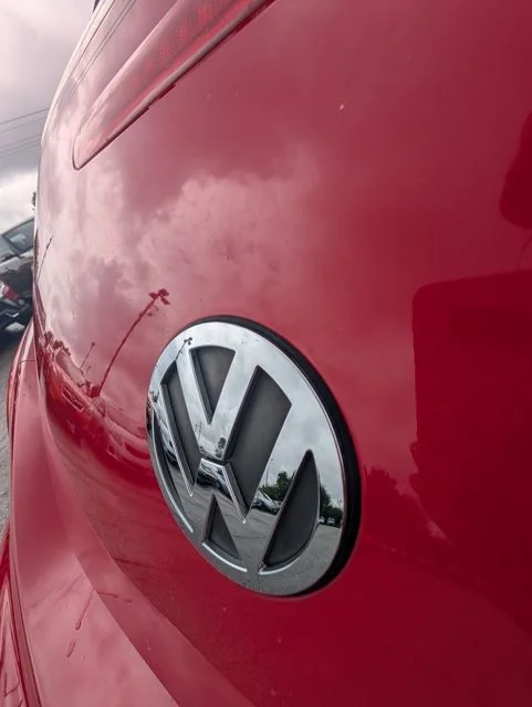 Used 2008 Red Volkswagen SE image 21